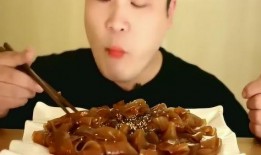 韩国胖哥吃巨大蒲瓜视频,趣味横生吃播盛宴