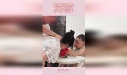 萌娃看着爸爸吃瓜视频,萌态十足引网友热议